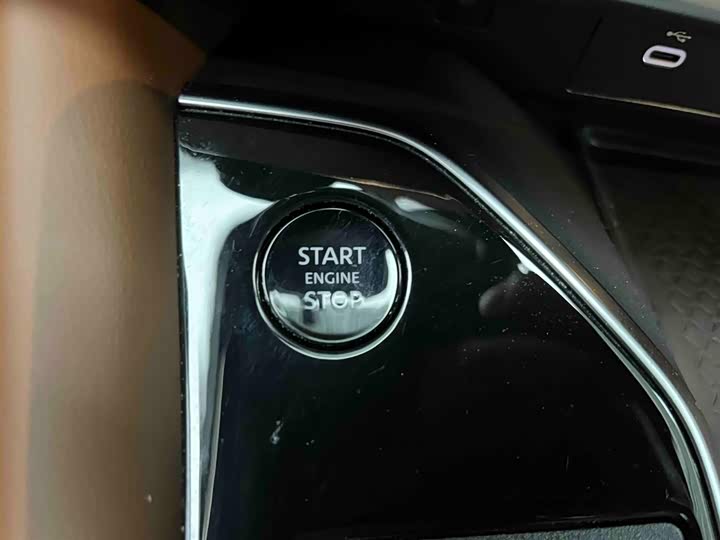 Фото 4 - Nissan Pathfinder