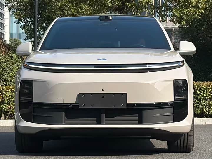 Photo 2 - LiXiang L6