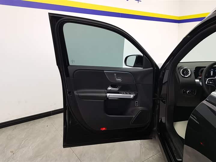 Фото 7 - Mercedes-Benz GLB-Class