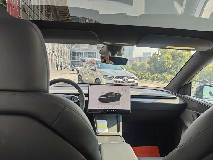 Фото 3 - Tesla Model Y