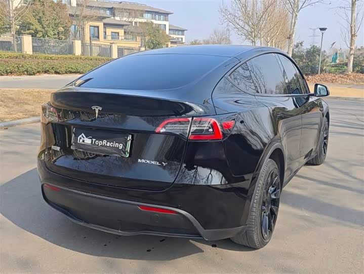 Фото 9 - Tesla Model Y