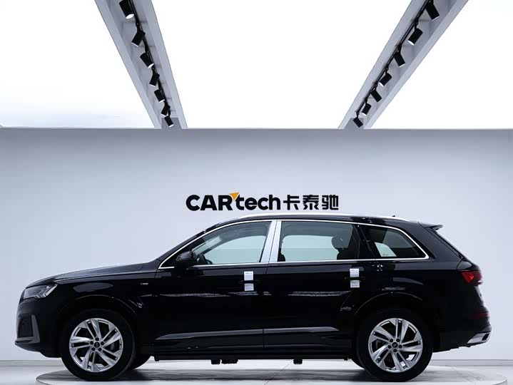 Фото 2 - Audi Q7