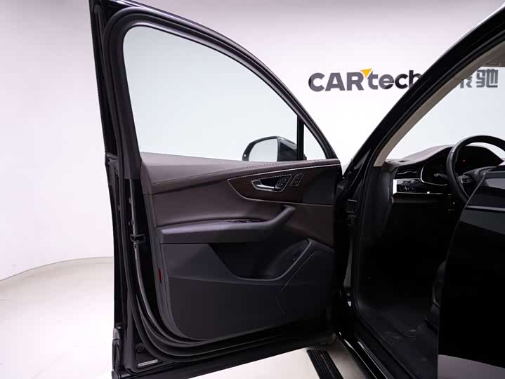 Фото 8 - Audi Q7