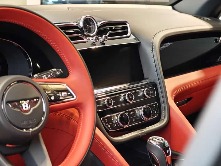 Фото 10 - Bentley Bentayga