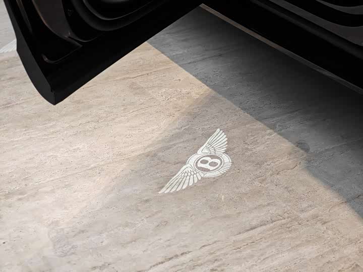 Фото 11 - Bentley Bentayga