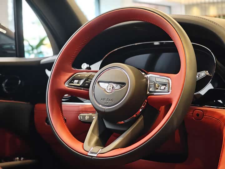 Фото 15 - Bentley Bentayga