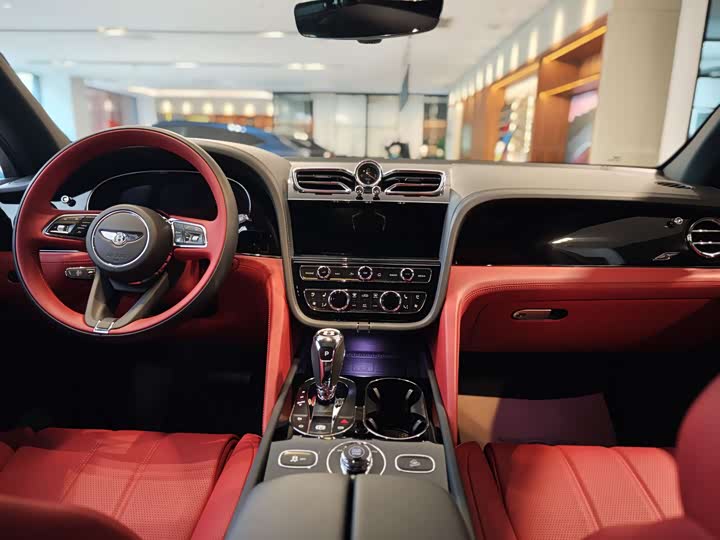 Фото 16 - Bentley Bentayga