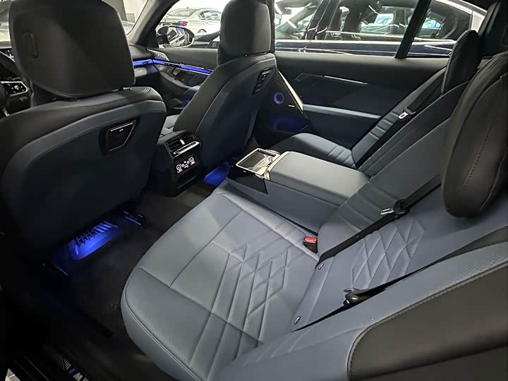 Фото 12 - BMW 5 Series