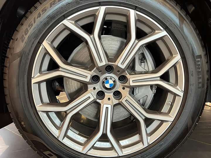 Фото 10 - BMW X7