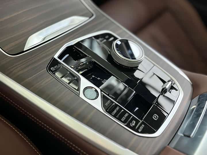 Фото 13 - BMW X7