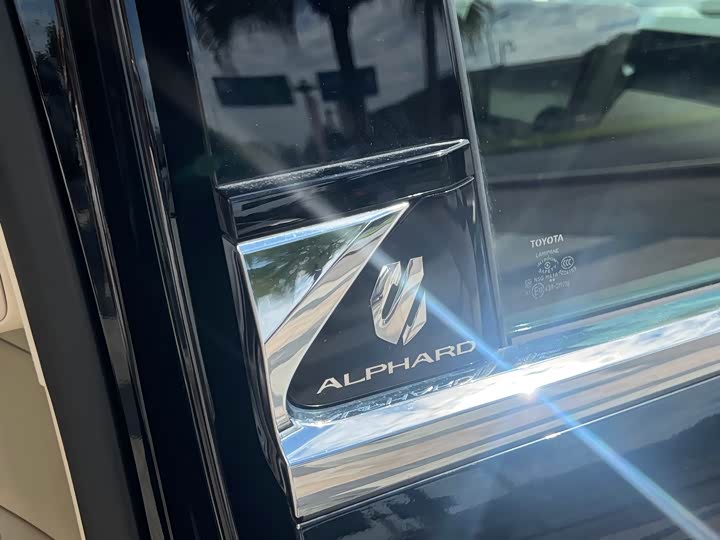 Photo 11 - Toyota Alphard