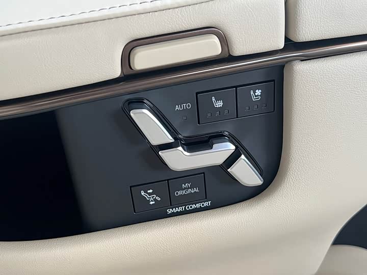 Photo 12 - Toyota Alphard