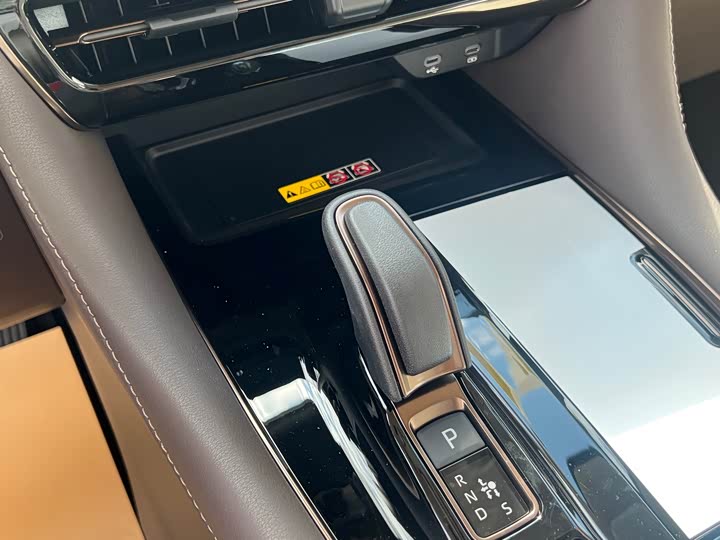 Photo 14 - Toyota Alphard