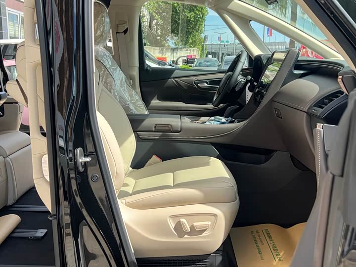 Photo 16 - Toyota Alphard