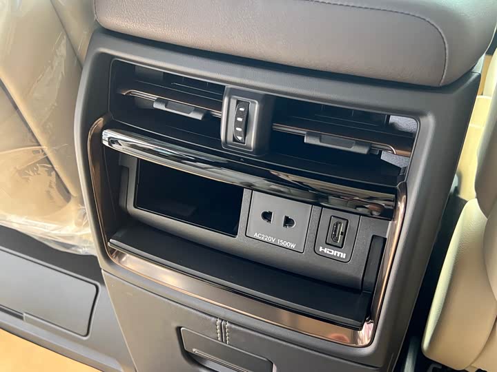 Photo 17 - Toyota Alphard