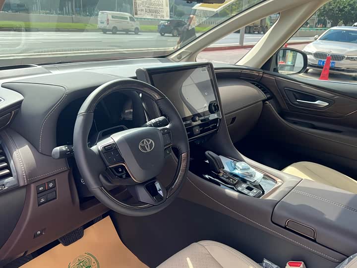 Photo 18 - Toyota Alphard