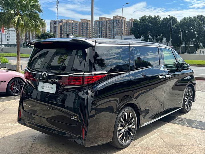 Photo 24 - Toyota Alphard