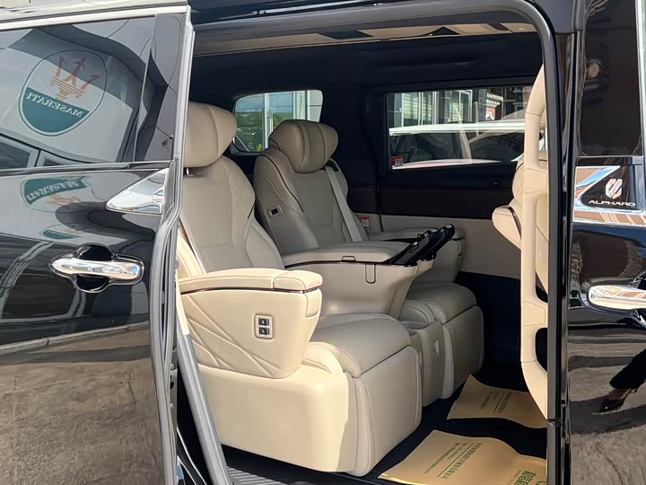 Photo 4 - Toyota Alphard