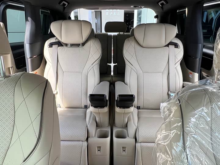 Photo 5 - Toyota Alphard