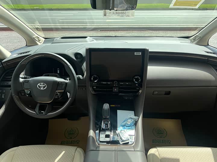 Photo 9 - Toyota Alphard