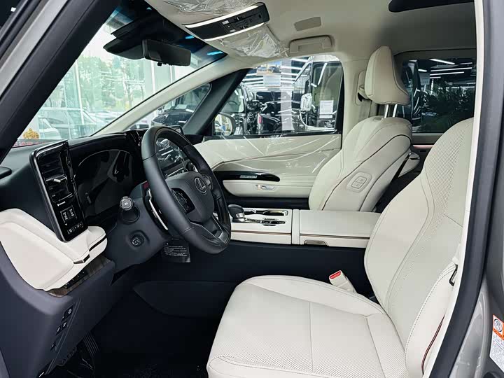 Фото 2 - Lexus LM