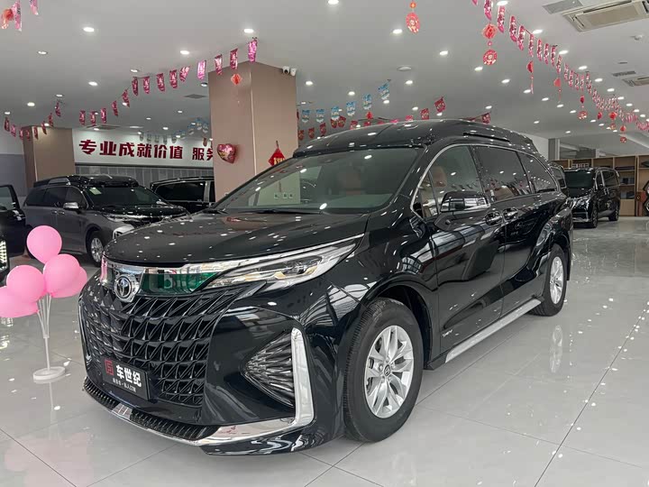 Фото 1 - Toyota Granvia