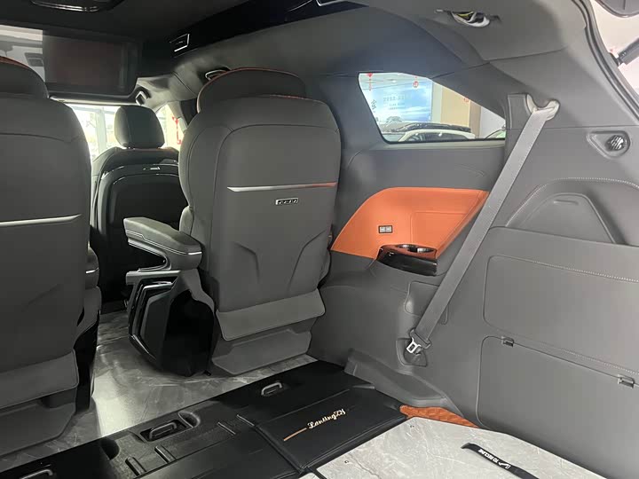 Фото 18 - Toyota Granvia