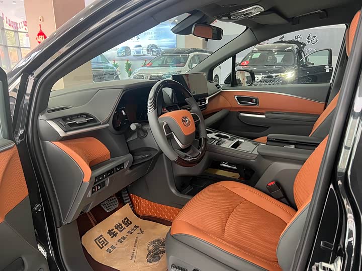 Фото 5 - Toyota Granvia