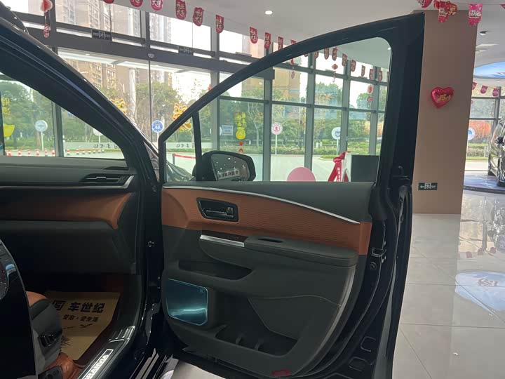 Фото 6 - Toyota Granvia