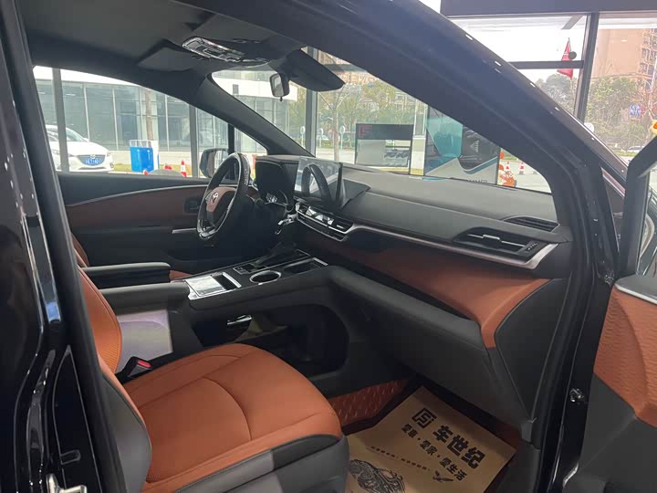 Фото 7 - Toyota Granvia