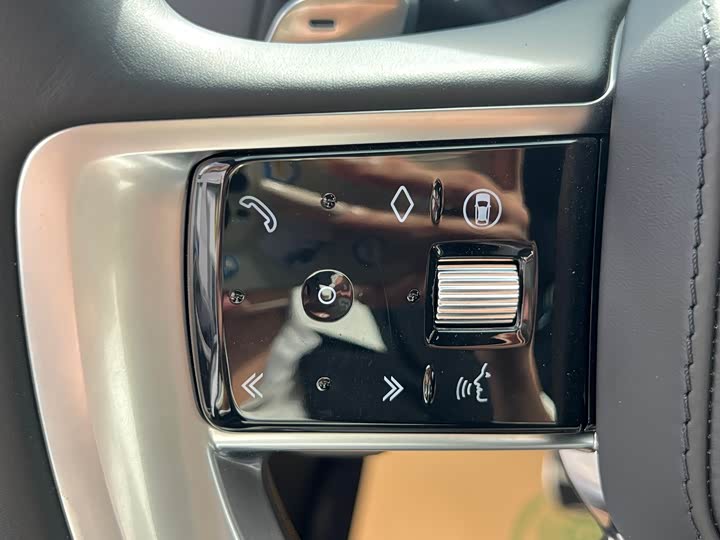 Photo 10 - Land Rover Range Rover