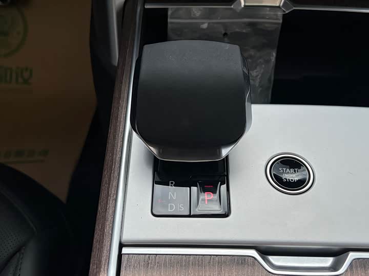 Photo 13 - Land Rover Range Rover