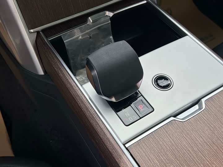 Photo 15 - Land Rover Range Rover