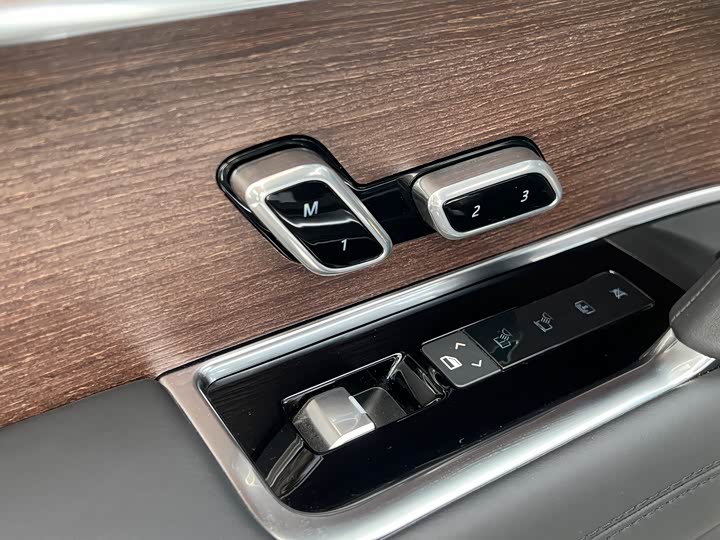 Photo 16 - Land Rover Range Rover