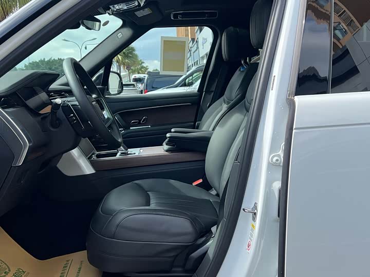 Photo 4 - Land Rover Range Rover