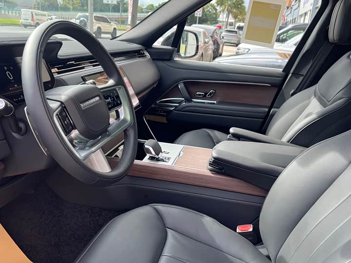 Photo 6 - Land Rover Range Rover