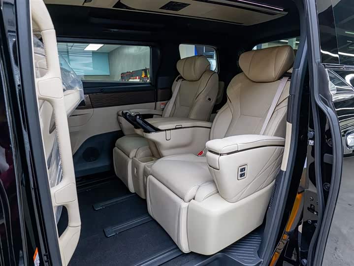 Фото 11 - Toyota Alphard