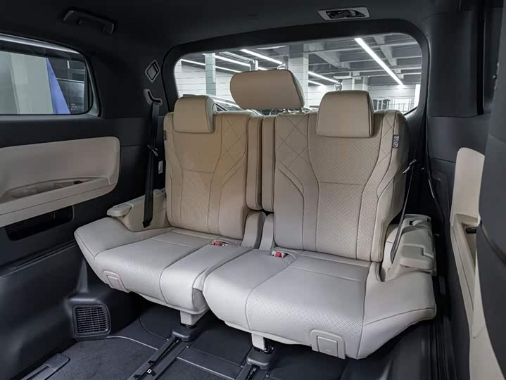 Фото 13 - Toyota Alphard