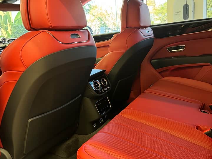 Фото 8 - Bentley Bentayga