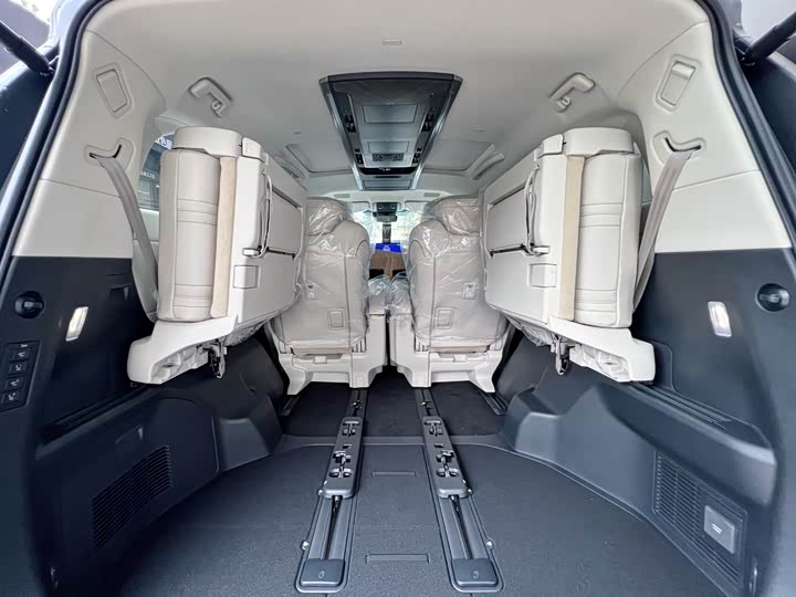 Фото 19 - Lexus LM