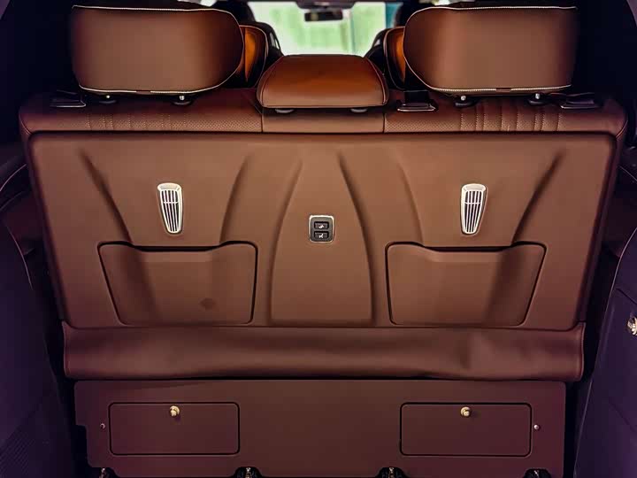 Фото 10 - Mercedes-Benz V-Class