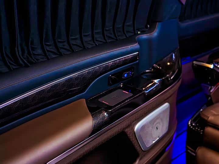 Фото 8 - Mercedes-Benz V-Class