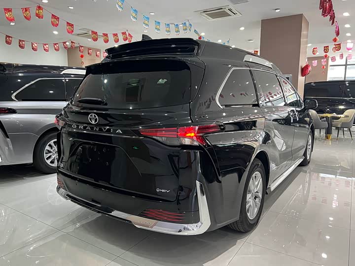 Фото 19 - Toyota Granvia