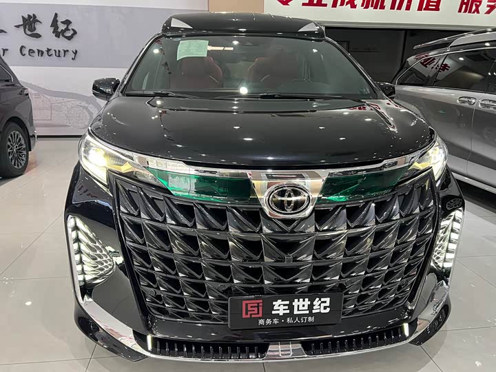 Фото 2 - Toyota Granvia