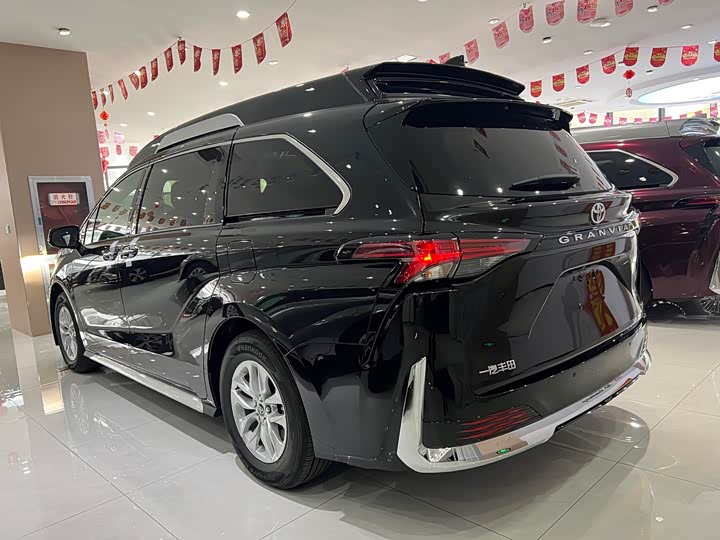 Фото 21 - Toyota Granvia