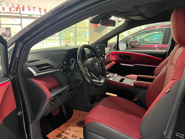 Фото 5 - Toyota Granvia