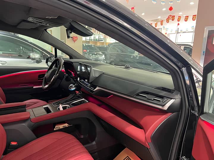 Фото 7 - Toyota Granvia