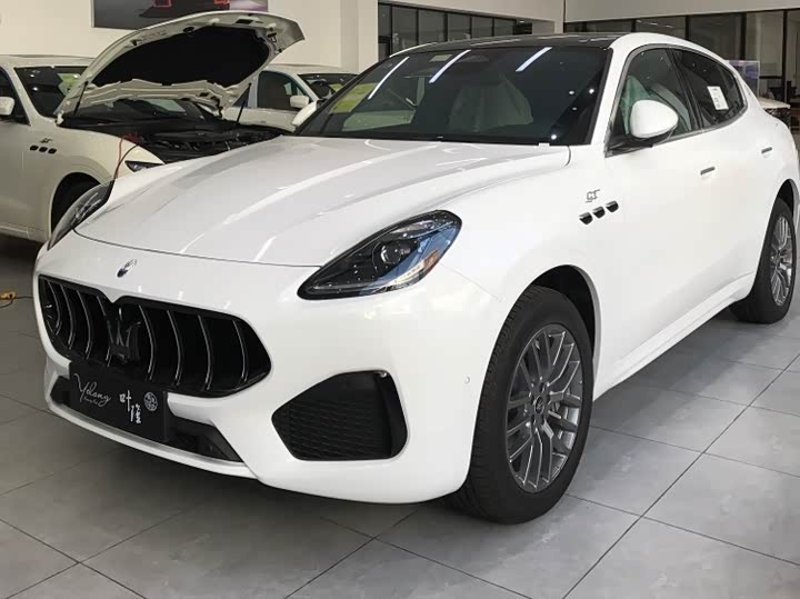 Фото 1 - Maserati Grecale