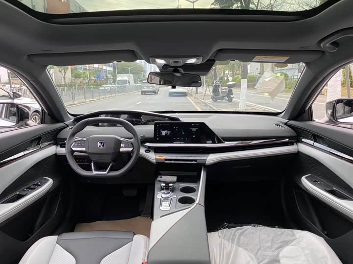 Фото 9 - Changan UNI-V Hybrid