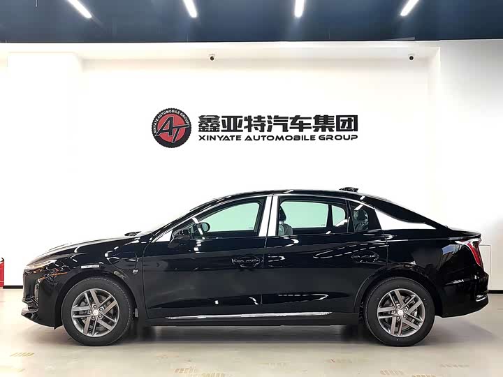 Фото 2 - Hongqi E-QM5